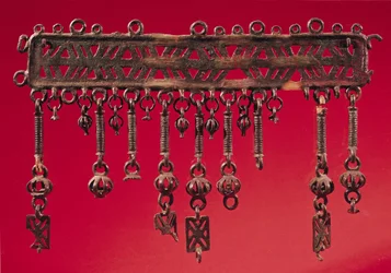 Parure with bell pendants